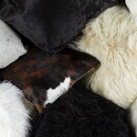 Natural Home Decor New Zealand Sheepskin Pillow | 2-Piece | Black | 18"x18" - Picture 4 of 4